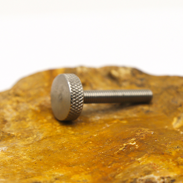 Hand-Tighten Screws