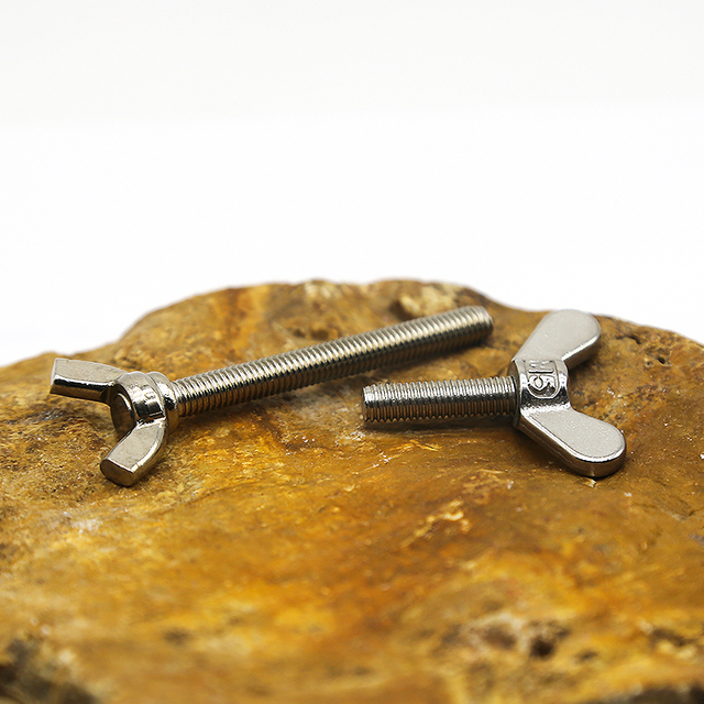 Hand-Tighten Screws