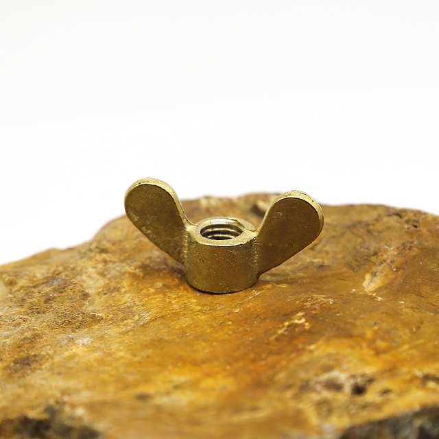 Hand-Tighten Screws
